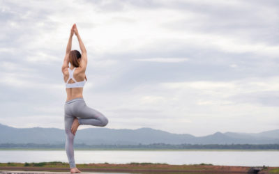 Ashtanga Yoga práctica de meditación en movimiento